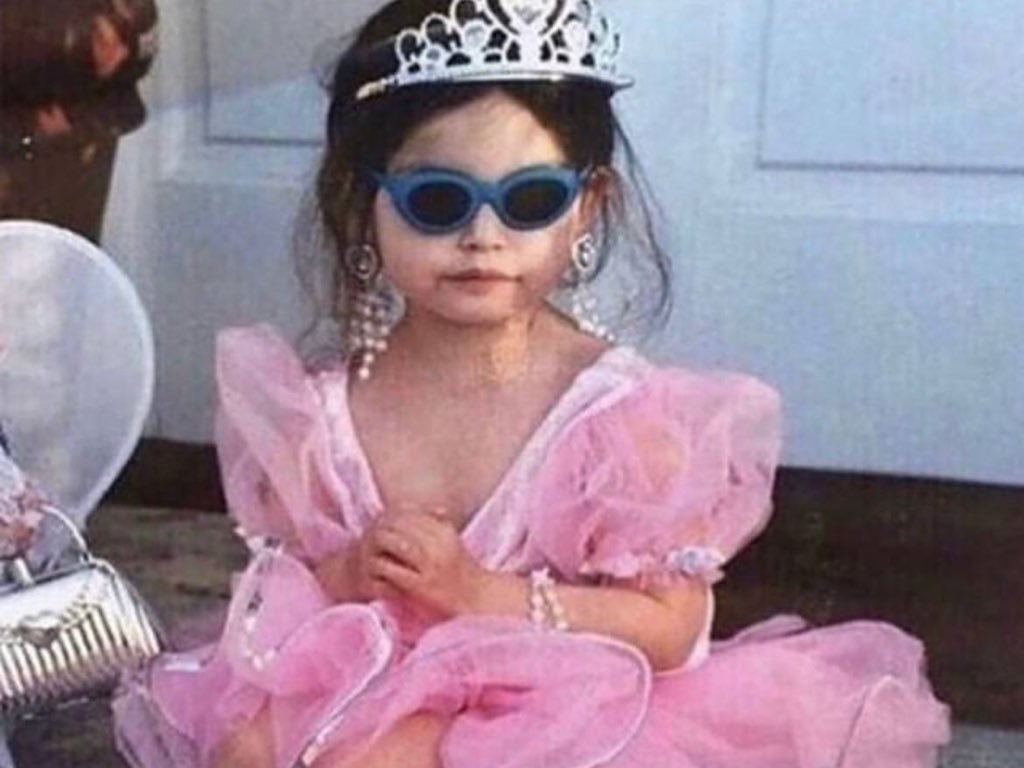 coupleurges's tweet photo. me waiting for my problems to fix themselves https://t.co/k1LL9wGCPo