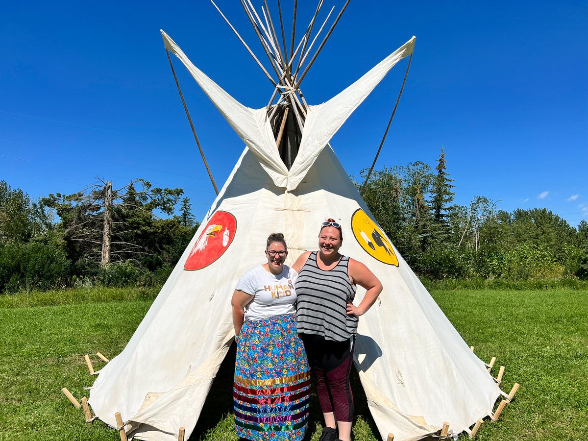 It was an absolute honour to join the Wyawâw Awîna Kiskisicik: They Who Remember program of @RDNFStwt for a Teepee Raising at Pimacihowin House, celebrating our two-spirit and FNMI LGBTQ2S+ communities. Thank you Kelly &amp; Garrett for taking and teaching us on this journey. 🧡🏳️‍🌈🏳️‍⚧️