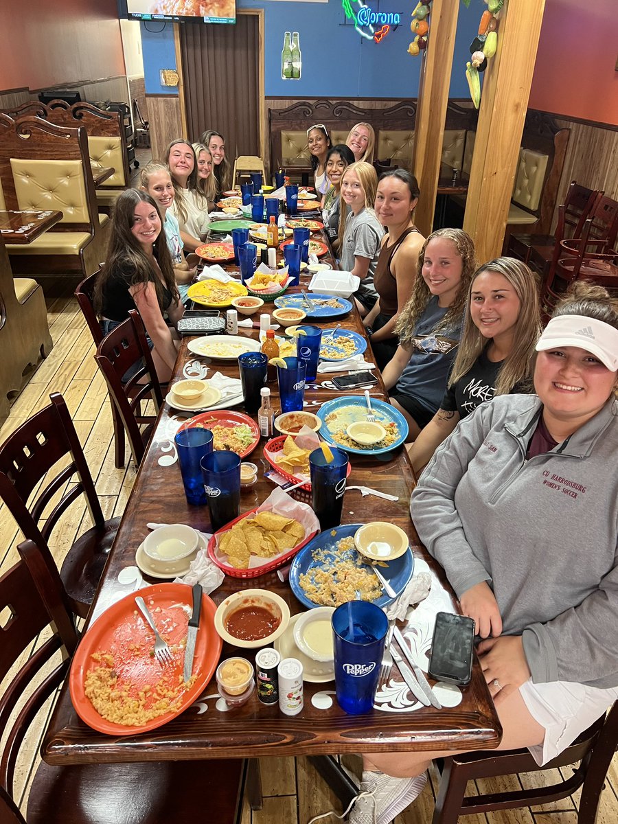 CUHWsoc's tweet image. It has been an awesome first day of training! We ended the day with a great team meal together at Lafondas! We’re looking forward to #TheRoadAhead @CUHPioneers