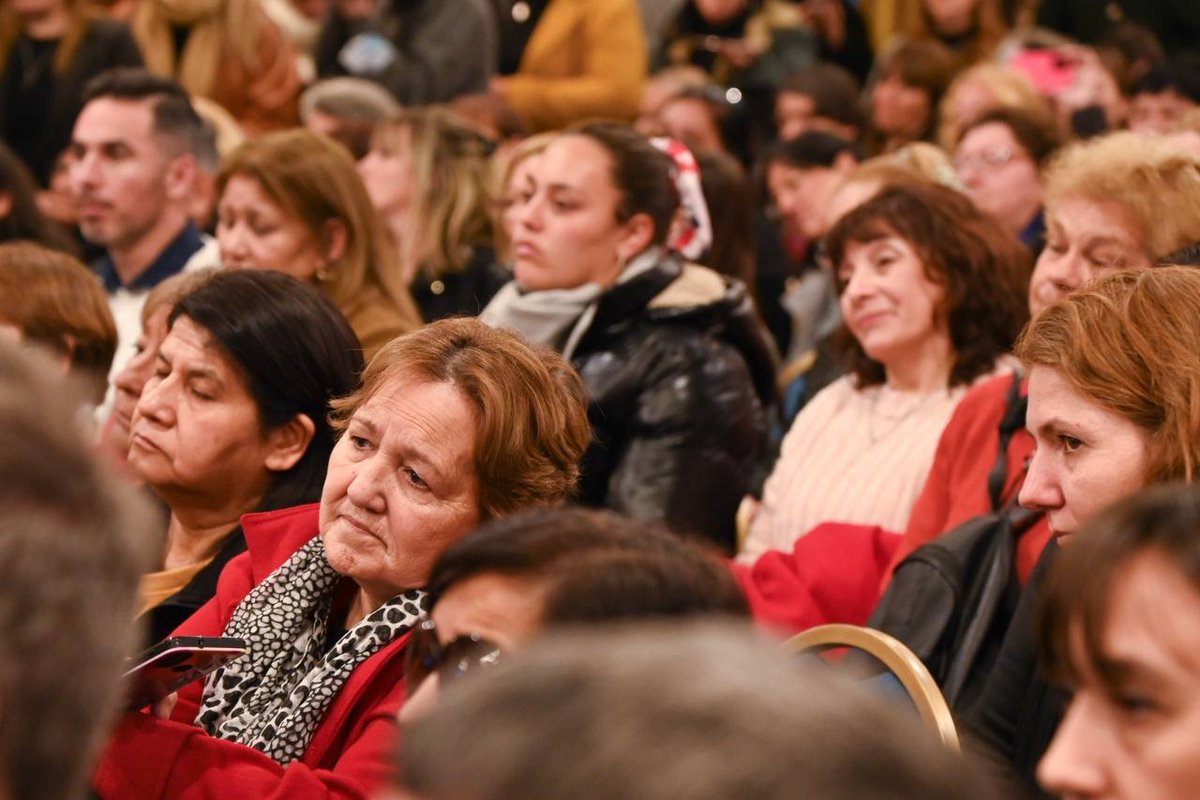 Acompañamos a <a href="/Kicillofok/">Axel Kicillof</a>, <a href="/FerRaverta/">Fernanda Raverta</a> y Máximo Kirchner en el acto por la entrega de la jubilación 180 mil, en el primer aniversario del reconocimiento a las tareas de cuidado como trabajo no remunerado por parte de ANSES.