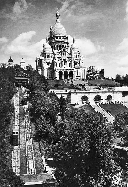 ParisAMDParis's tweet photo. Sacré-Coeur et funiculaire. Montmartre 
1955  Paris https://t.co/Ued1lWWopQ