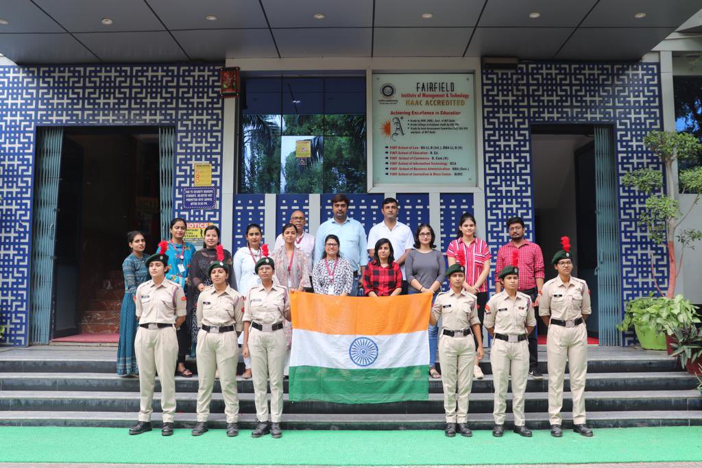 nssggsipuFIMT1's tweet photo. Har Ghar Tiranga Campaign by Fairfield Institute of Management and Technology.
#HarGharGharTiranga #AzadiKaAmritMahotsav #nss #nssrc #ggsipu #fimt #shashwatam #fimtnss https://t.co/krcQGZKFE7