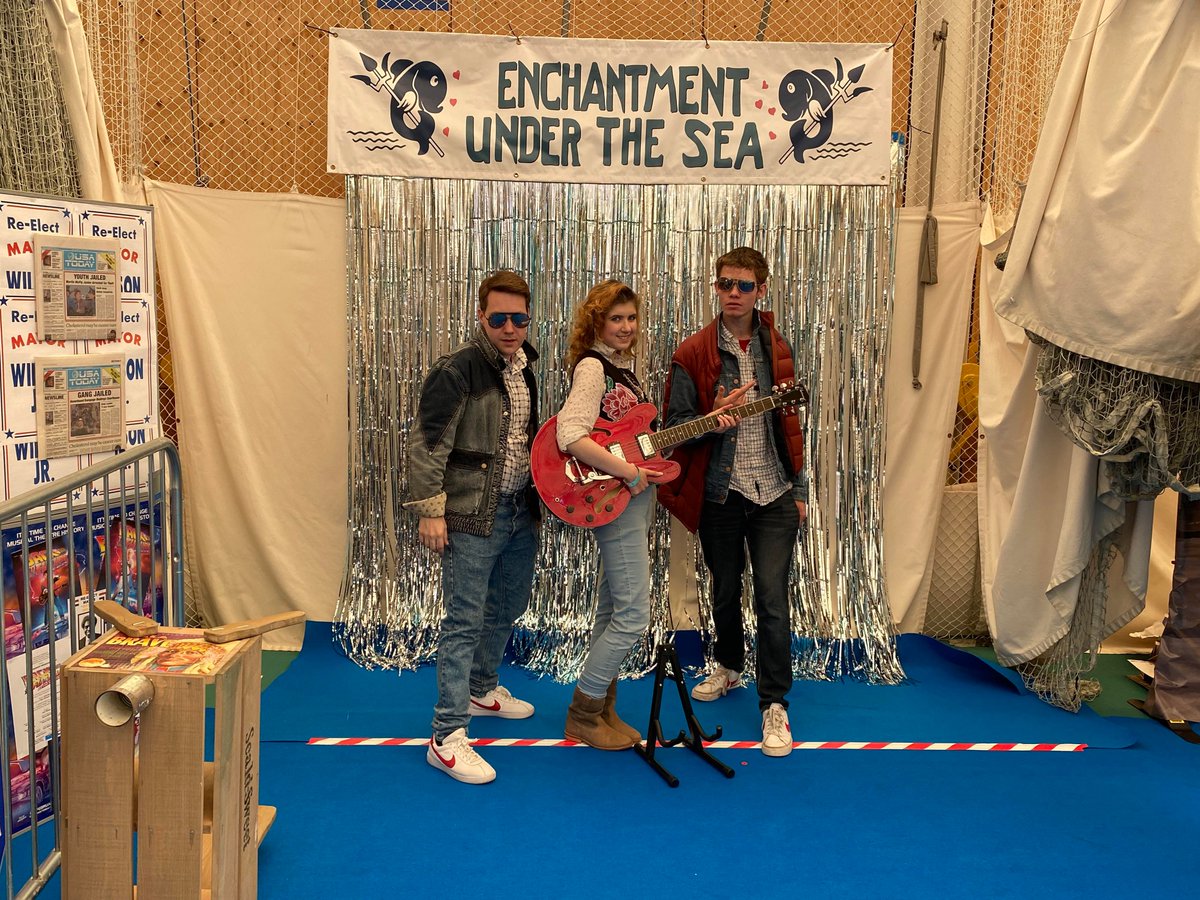 Chipettes_Rule's tweet photo. Had a great time at #SouthamptonComicCon! Still, it would have been a much better event if only they paid everyone all the money they're owed...
#ThisConReallyWasACon #ComicCon #BackToTheFuture #BTTF #JenniferParkerCosplay #ClaudiaWells #JenniferParker #MartyMcFly #KevinPike https://t.co/5PUwAysXbN