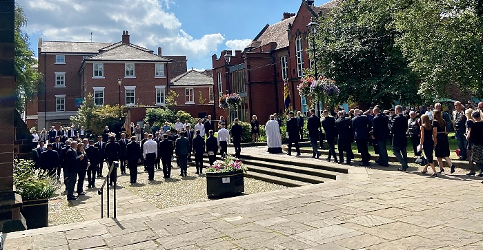 nantwichnews's tweet photo. NANTWICH: Family and friends pay respects @stmarysnantwich funeral of Church Minshull soldier Jordan Gatley, killed in Ukraine https://t.co/d0VjsWAiSW https://t.co/jmN96TSWce