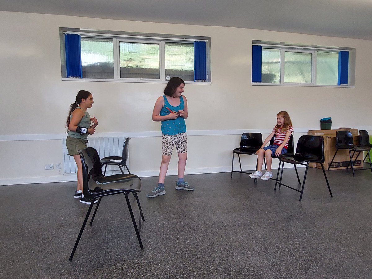 robertjamesbeck's tweet photo. A few images of the AMAZING creative work that's happening this week at #vysionsyouthservice @SueMerriman A fab project which @BirminghamRep is proud to support. Thanks @ihlhq @IhlCannockChase 
#VYS #Rugeley #youngpeople #drama #theatre #WESTMIDLANDS #HAF2022 #SchoolHolidays https://t.co/s3aEaRfibn