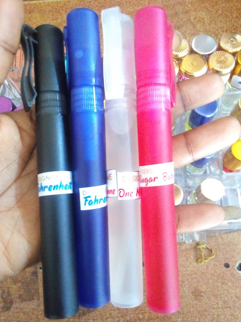 Kings_Perfumery's tweet photo. Our newest addition, "pen perfumes".

It's very pocket friendly in all aspect 🙃.
The contents are all oil perfumes. It's available in any oil perfume fragrance 😊.

It's a 12ml

Price: ₦1,500 https://t.co/Ee1rcDvSds