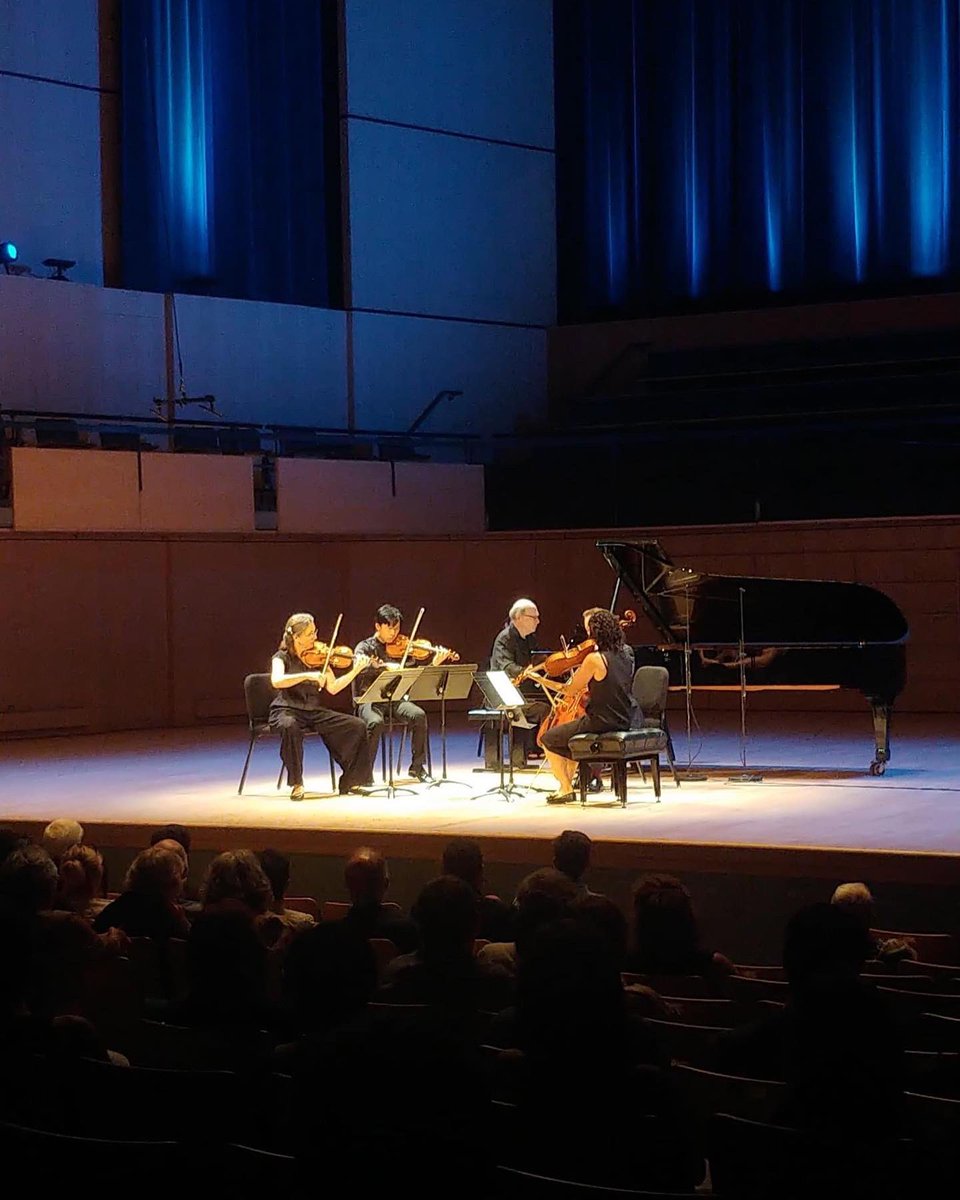 Brochette de Quintet de Brahms 🖤 FEAT. <a href="/MarcAndreHam/">Marc-André Hamelin</a> (my piano and Twitter hero🎹🐦), <a href="/MarcCoppey/">Marc Coppey</a>, <a href="/kersonleong/">Kerson Leong</a>, et Violaine Melançon 
Merci au <a href="/de_forget/">de mo n forget</a> et <a href="/icimusique/">ICI Musique</a> d’avoir immortalisé ce moment! 🪄