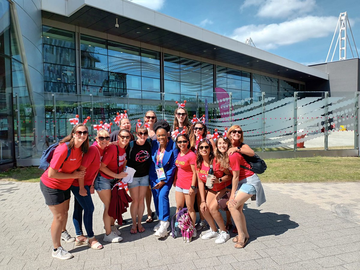 And to top off our amazing time at the games we managed to get a pic with <a href="/DJMystikleBlue/">Mystikle Blue</a> - what a legend 🙌🏼 #CWG2022 #netball