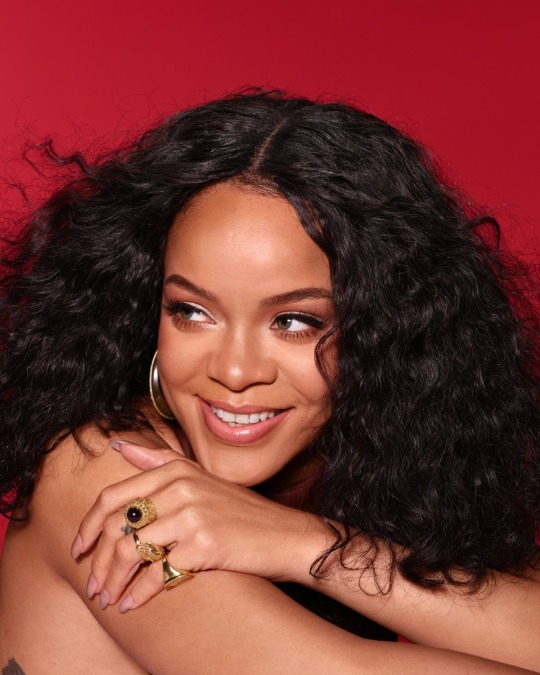Rihanna News tweet media