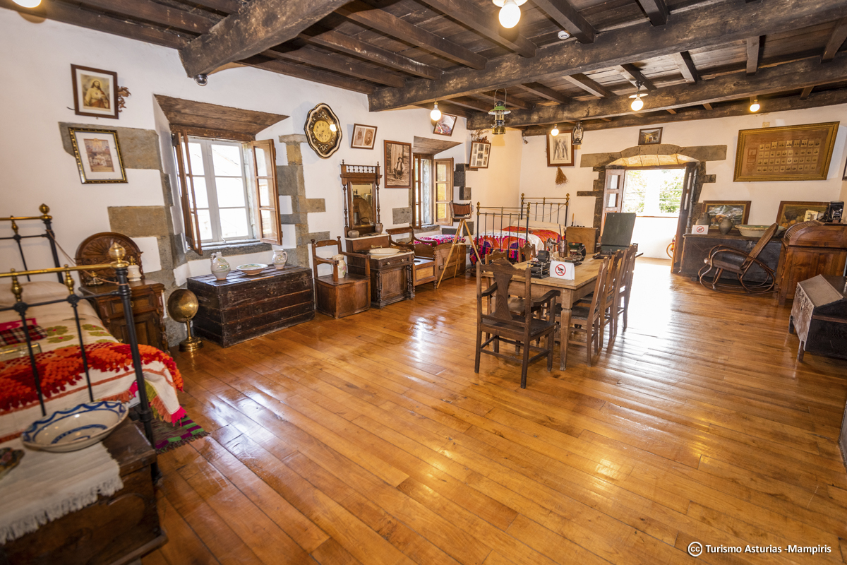 TurismoAsturias's tweet image. ¿Aún no has visitado @MuseoGrandas este verano?  ¡Pues no te pierdas las demostraciones de tornería, la visita guiada Hórreos, paneras y cabazos y su rincón de juegos tradicionales! 👉 ow.ly/p5tb50KeIap