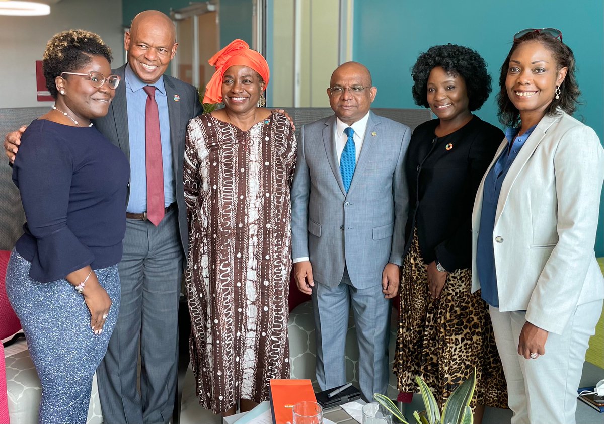 Pleasure to meet Dr. Natalia Kanem, Executive Director <a href="/UNFPA/">UNFPA</a> on the sidelines of Wadadli Action Platform in 🇦🇬.

Commended on the important work by <a href="/UNFPA/">UNFPA</a> globally.

Discussed a range of issues including youth, climate and the Multidimensional Vulnerability Index (MVI).