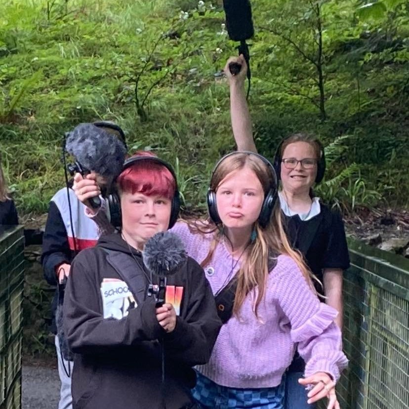 SignalFilmMedia's tweet photo. It's been a busy few weeks!
Our Cooke's Crew group explored @VisitGrizedale last week with artist @michaela_french
The group created animations and art work with materials from the forest ready for the #CuratingClimate exhibition in October.
🙏 for making us so welcome! https://t.co/IffQNFuqb0
