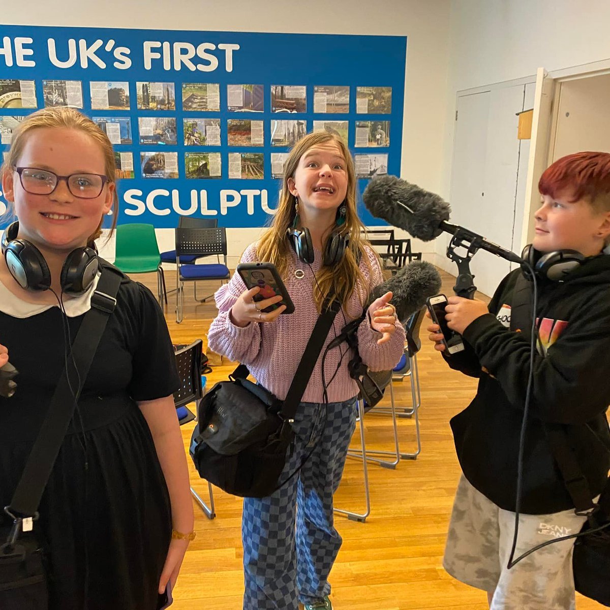 SignalFilmMedia's tweet photo. It's been a busy few weeks!
Our Cooke's Crew group explored @VisitGrizedale last week with artist @michaela_french
The group created animations and art work with materials from the forest ready for the #CuratingClimate exhibition in October.
🙏 for making us so welcome! https://t.co/IffQNFuqb0