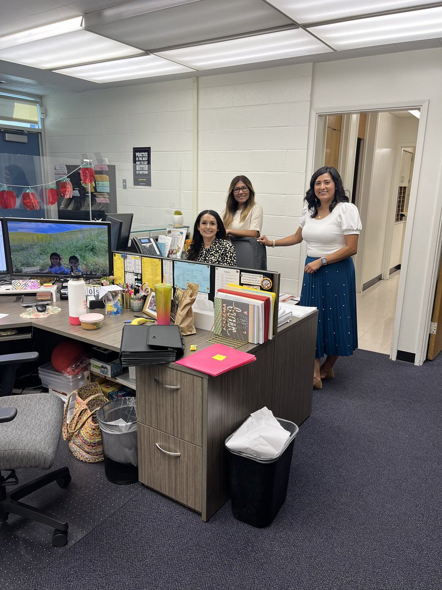 Ybarra Academy welcomed all staff and students with a red carpet and a lot of smiles!