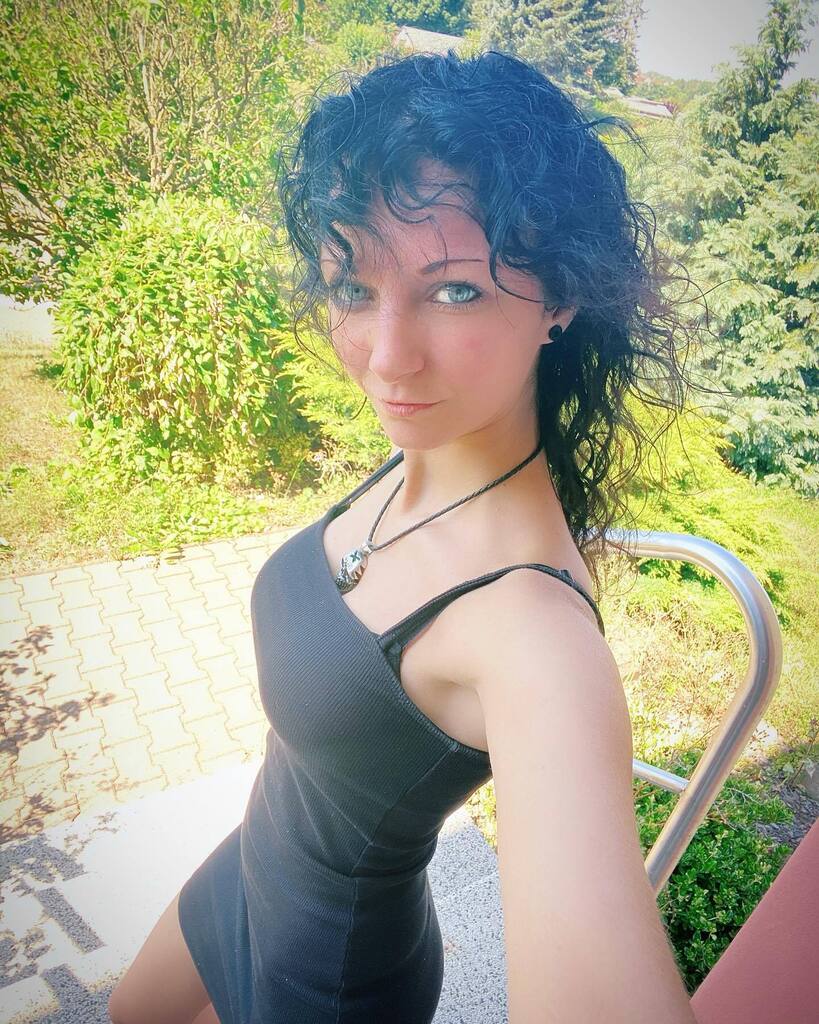 Laila Banx on Twitter "I’m the kind of person who will restart a song