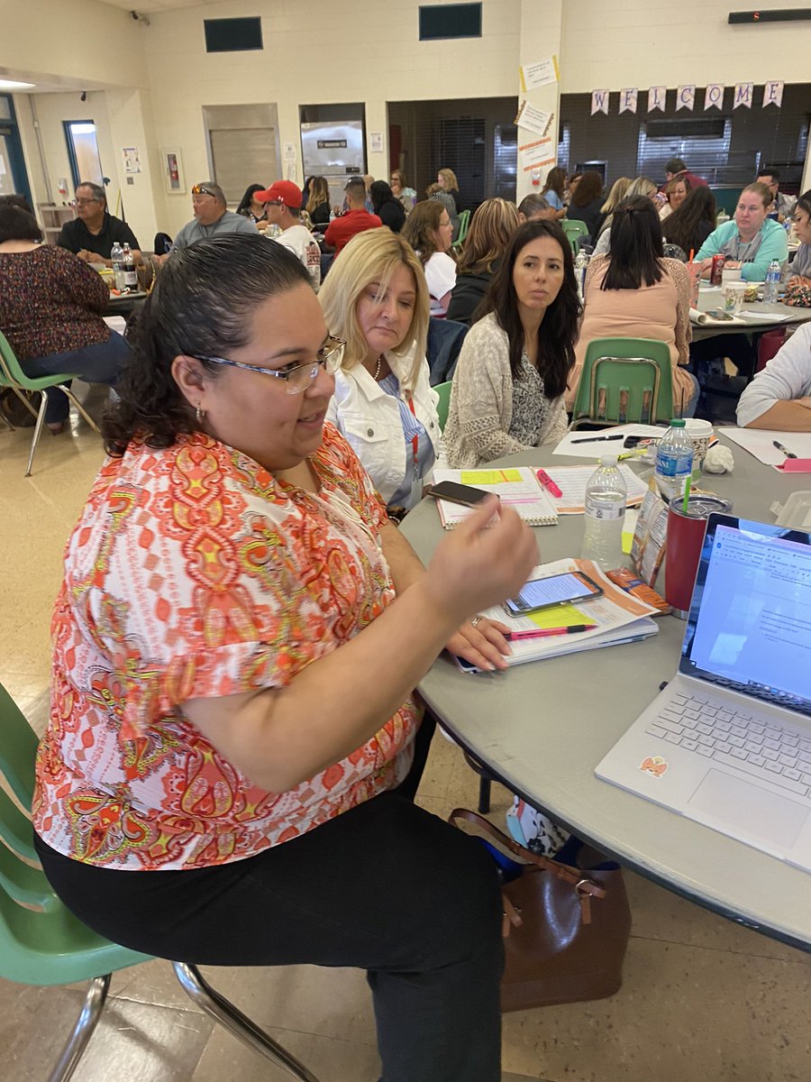 LauraCueva10's tweet photo. Great learning with @lead4ward @stephanieLCZ  #engaginglearners https://t.co/UHFE8Zahdd