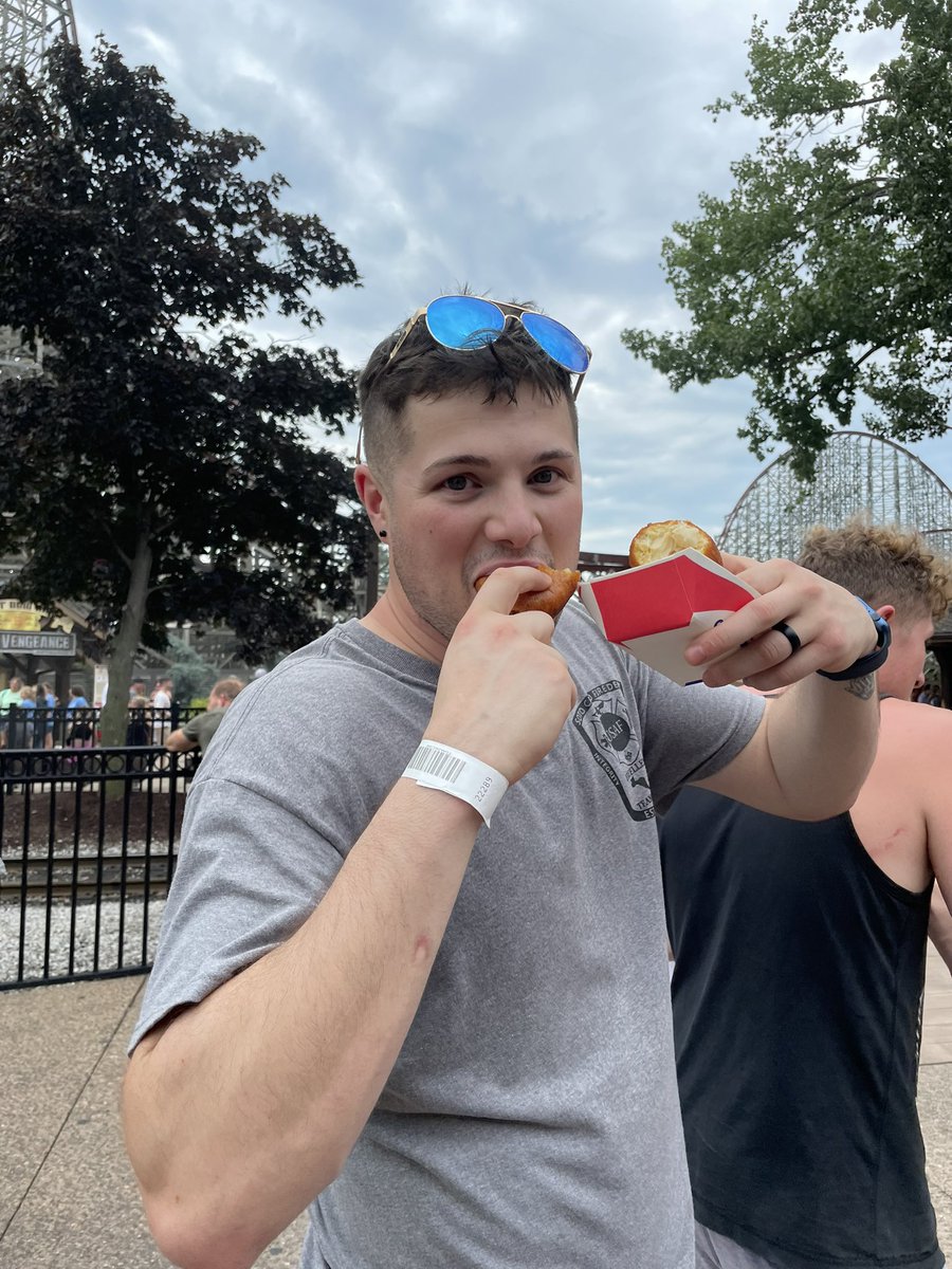 jbarna14's tweet photo. He got his fixed at cedar point today https://t.co/2ZjlNZDii3