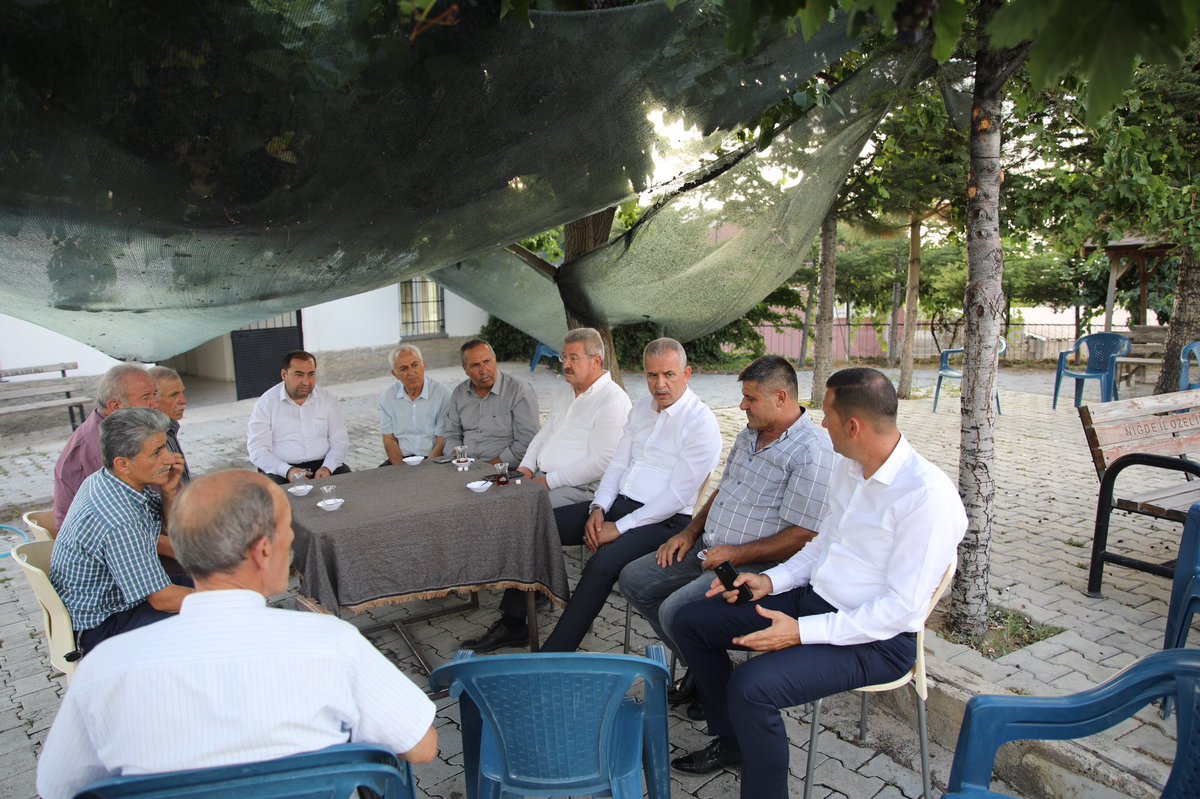 mvyavuzergun's tweet photo. 📍Kavuklu köyümüzde hemşehrilerimizi dinledik.

Sıkmadığımız el kalmayacak.

Cumhurbaşkanımız Sn. Recep Tayyip Erdoğan liderliğinde tek yürek olarak 2023’e şimdiden hazırız.

#Bor
#Kavuklu 
@altunbas51 https://t.co/xKFAiAlCol