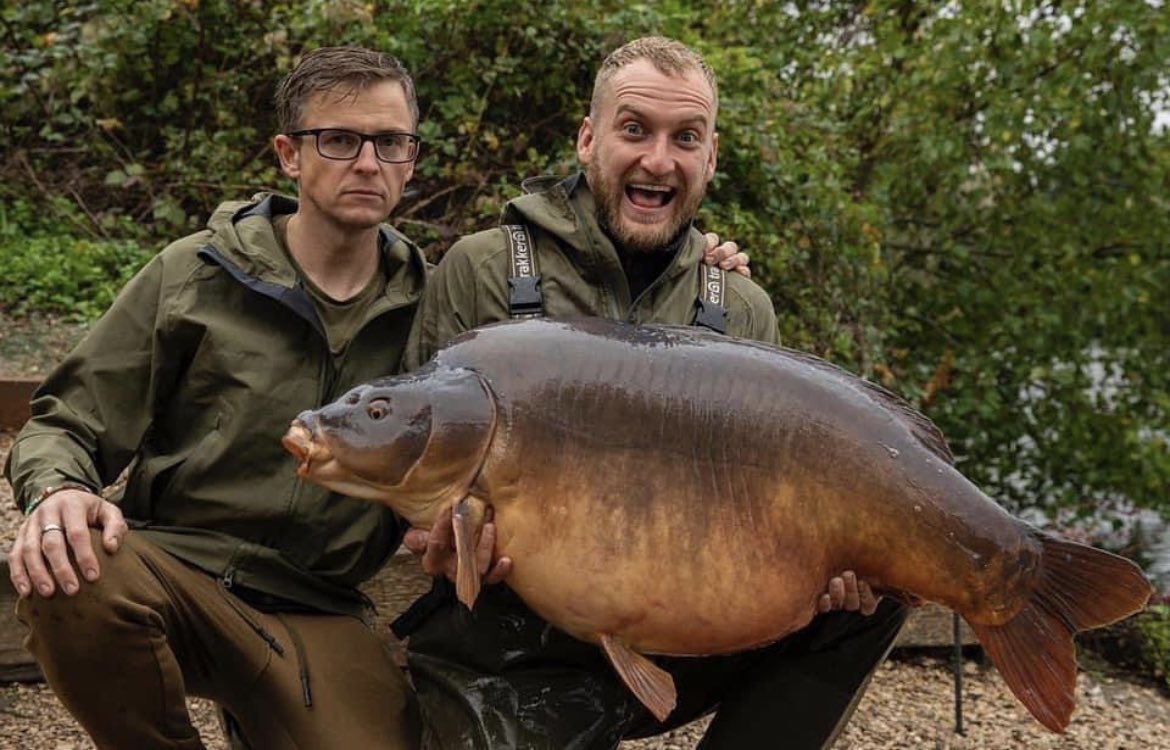 One of of favourite shots of the lads…. Spooners face 🙈😂

-

<a href="/KordaOfficial/">Team Korda</a> <a href="/NeilSpoons/">Neil Spooner</a> <a href="/TomDove11/">Tom Dove</a> <a href="/itv4MonsterCarp/">Monster Carp</a> <a href="/carpology/">CARPology</a> <a href="/MainlineBaits/">Mainline Baits Official</a>