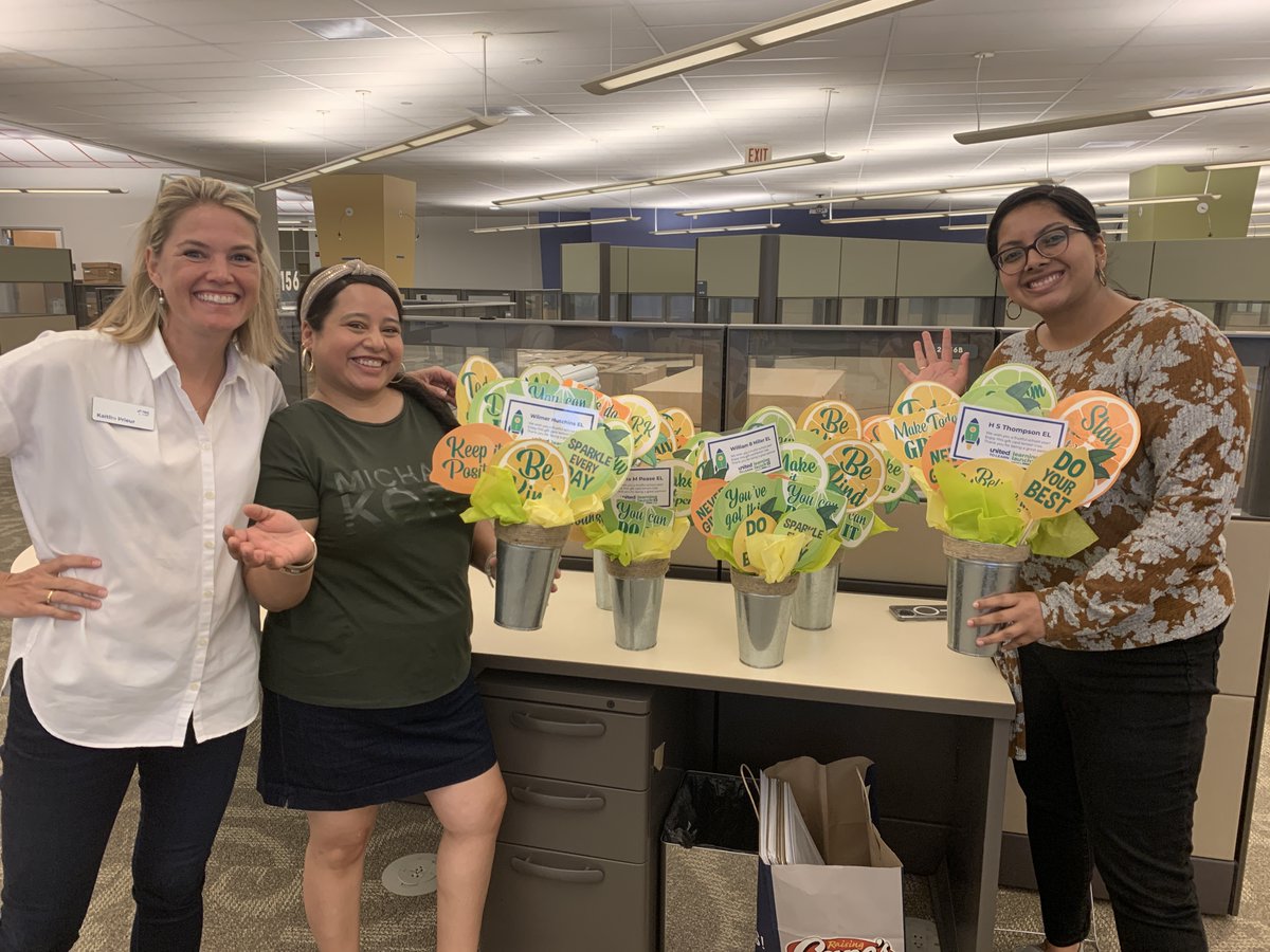 unitedtolearn's tweet image. A BIG THANK YOU to the volunteers who helped us prepare #LearningLaunch supplies for our #U2LSchools!
A few weeks ago we had volunteers help us make gift card trees, healthy snack baskets, &amp;amp; attendance incentives! Thank you to everyone involved!
#LearningLaunch2022 @dallasschools