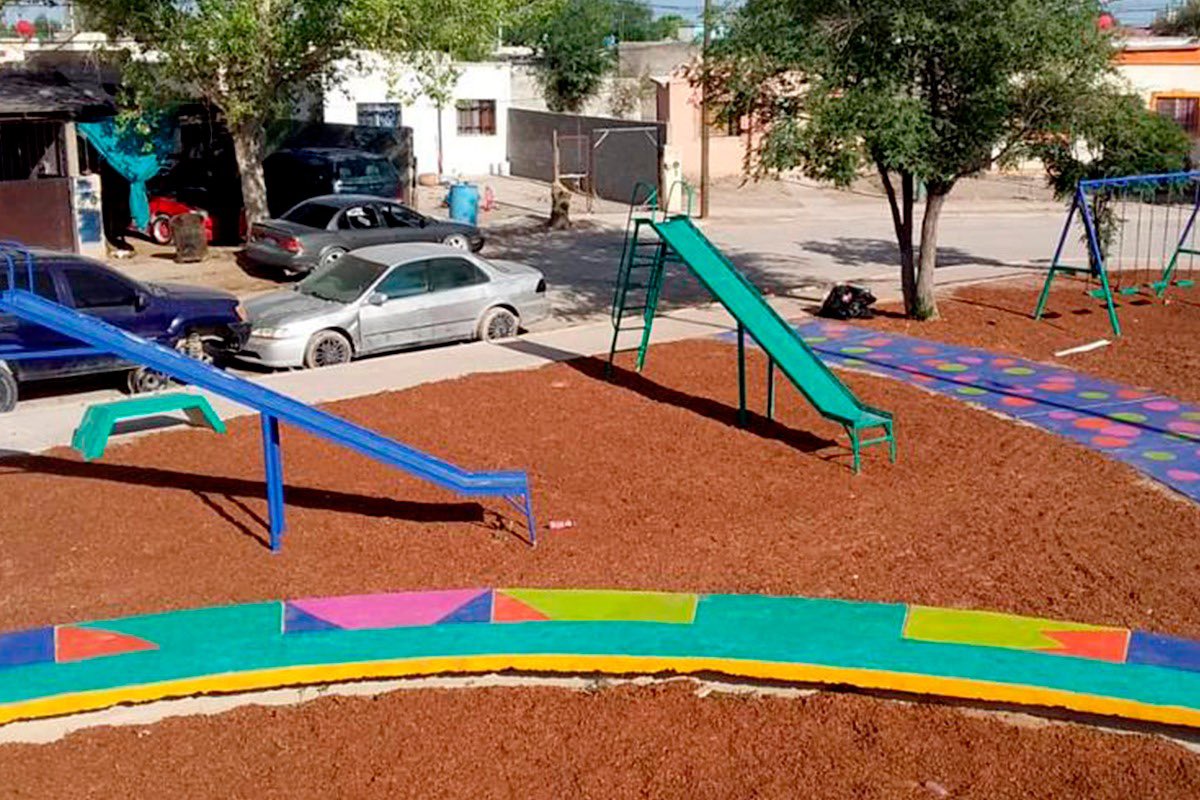 CruzPerzCuellar's tweet photo. Riveras del Bravo es una zona que en el pasado estuvo relegada, estamos echándole los kilos para darle una mejor imagen. Este parque es uno de los espacios que el #IPACULT en coordinación con vecinos han intervenido para brindarle a las familias espacios dignos y seguros.💪🏻🎨🌈🌳 https://t.co/vVzWQXzsfw