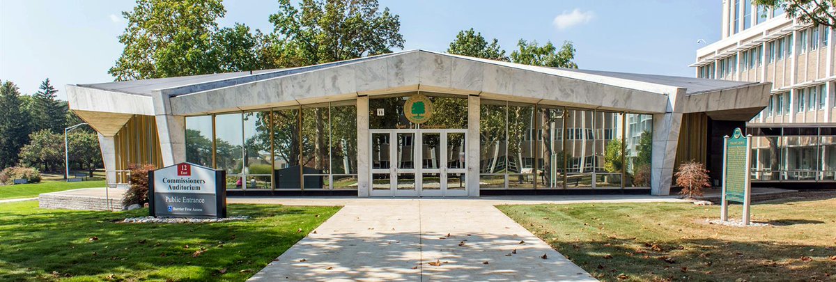 RochesterRiders's tweet photo. Help us out on Wednesday - 

Do you live in Oakland County &amp; want to see MORE public transit? Join us + @DetroitTransit
at 4:30pm on Wednesday, and speak up at @OakGov
Board of Commissioners meeting! 

Email thomas@detroittransit.org if you plan on coming! #supportDetroitTransit https://t.co/dSd0LBGxeg