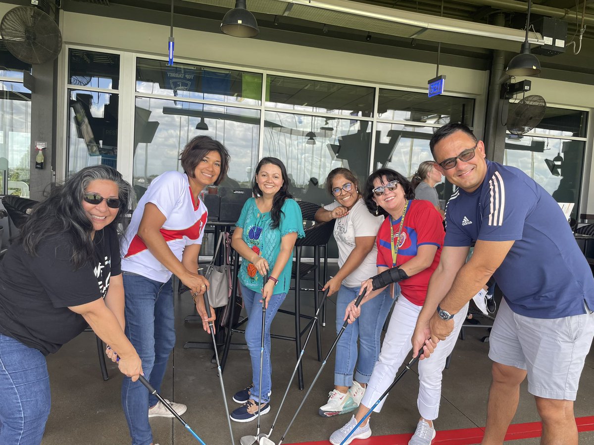 Carmen18106986's tweet photo. #Tee-ingOfftoaGreatYear @NeffECC #TeamNeffELC @HISDECH https://t.co/TovfaUnIka