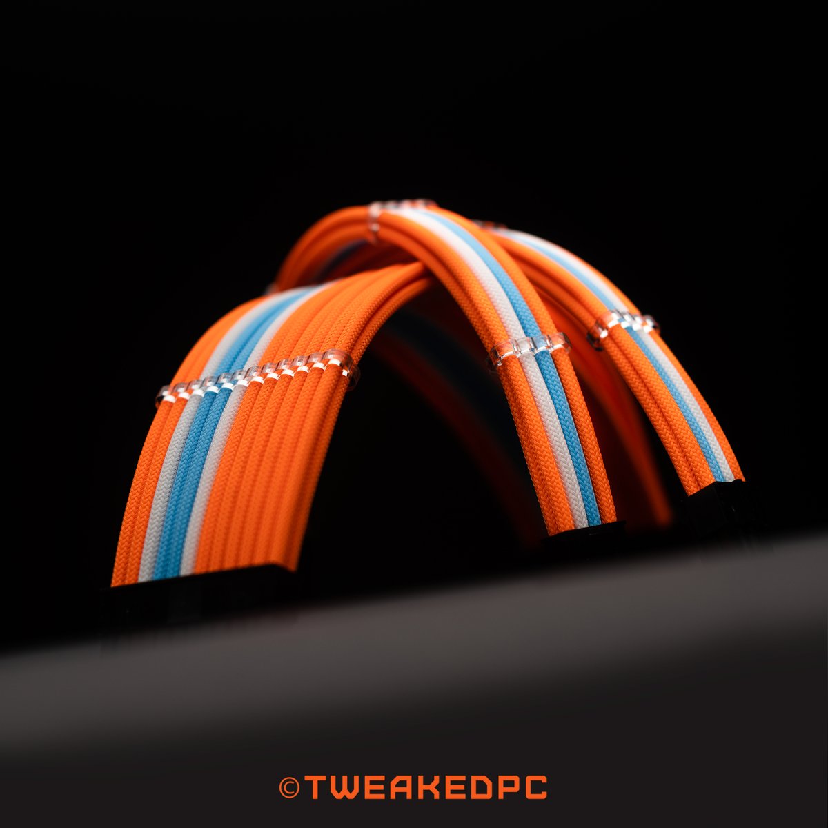 tweakedpc's tweet photo. Handcrafted Tweakedpc custom sleeved cables
Bright Orange/Pure White/Deepskyblue 🧡🤍💙 https://t.co/U41p7BMpcx