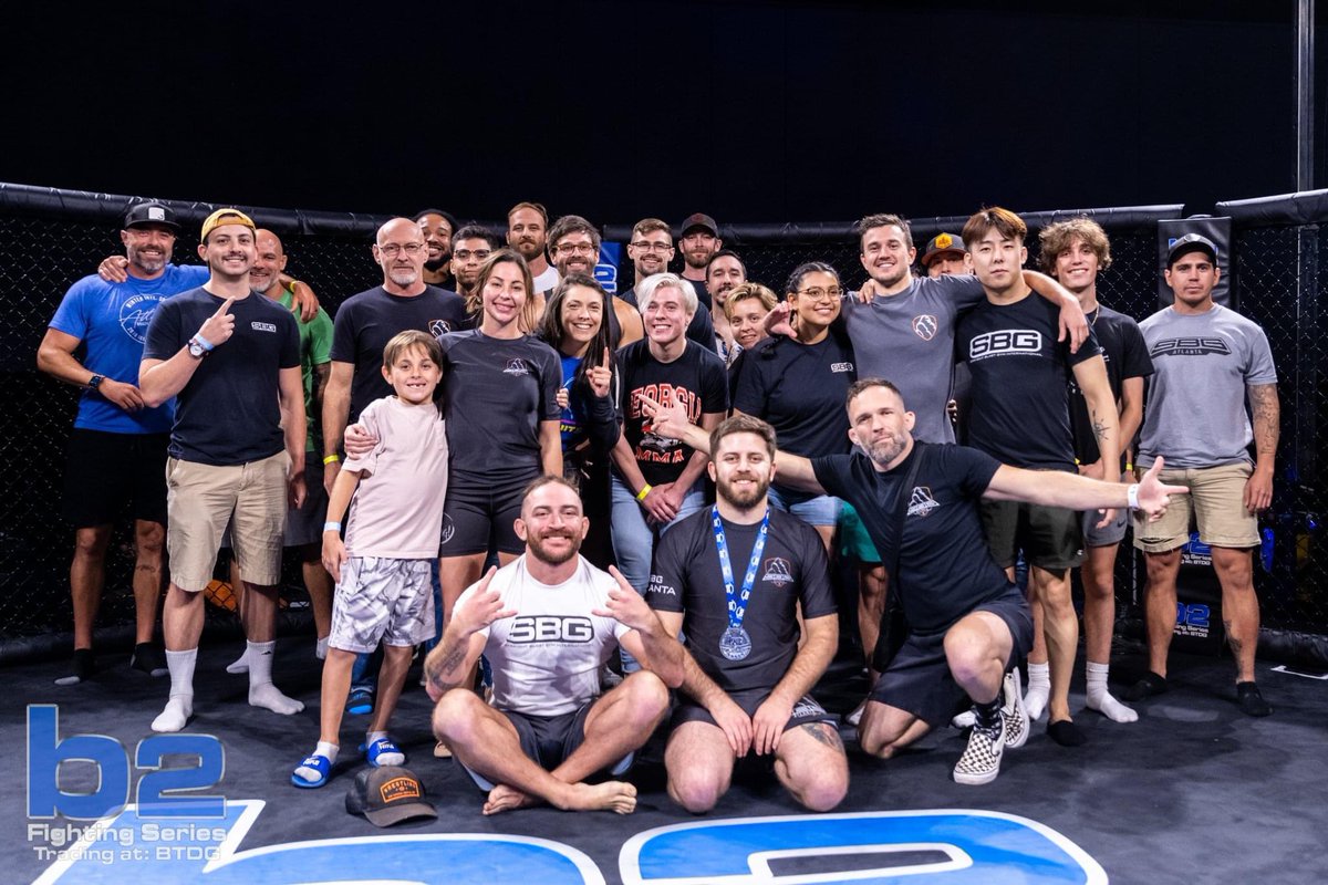 evanjohnstone's tweet photo. First time in a cage, went pretty well. 🙂 #JiuJitsu https://t.co/yfsxdtxU1F