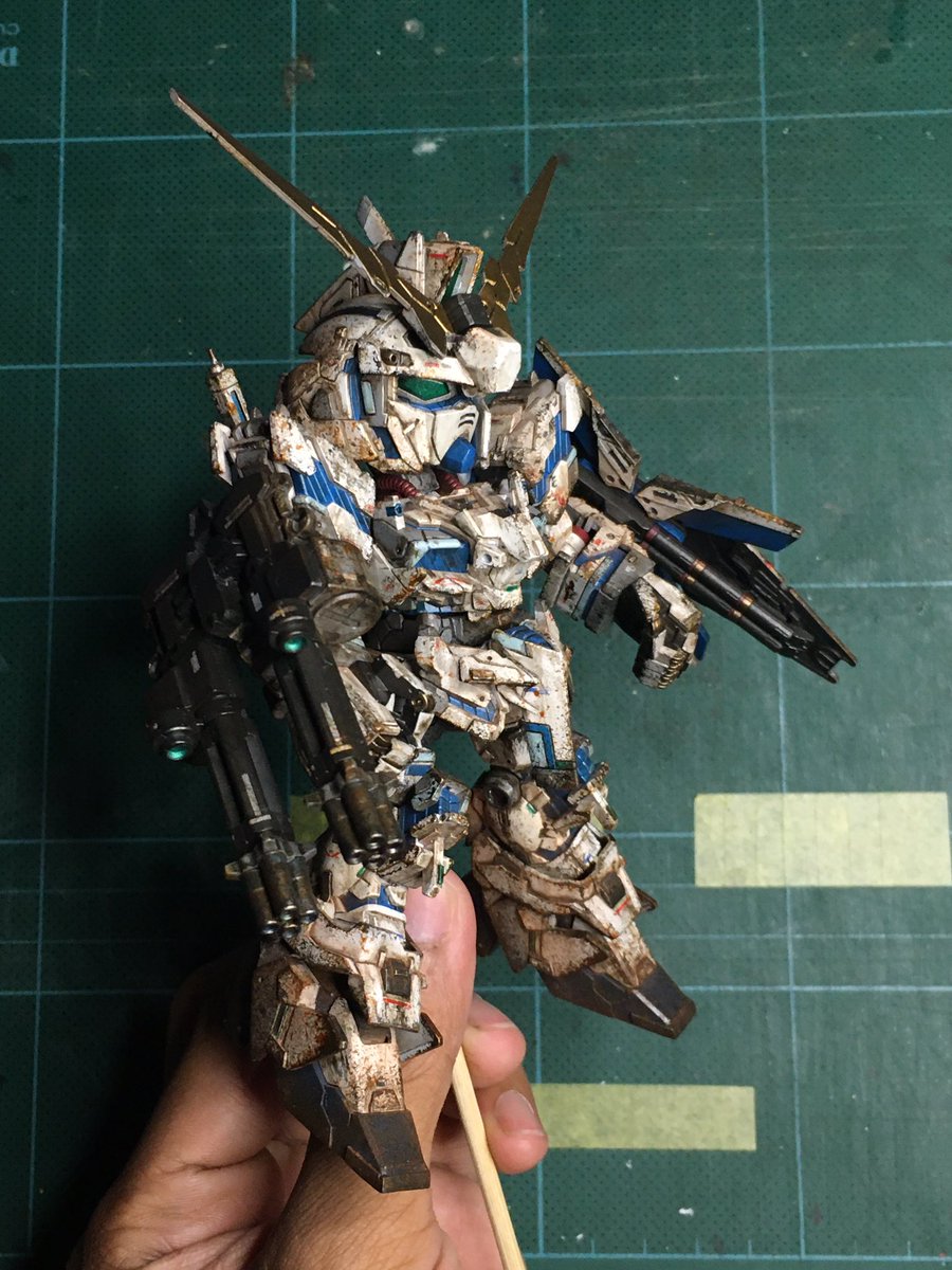hobby_n_smith's tweet photo. ทำคราบด้วยEnamel dark brownใช้ฟองน้ำแต้มสีเหล็กลอกด้วย Vallejo steel ก่อนแต้มสีสนิมตามด้วยสีอคริลิก Winsor BurntSienna ปิดท้ายปัดผงสีฝุ่นสีน้ำตาลเข้มทำเศษฝุ่นติดตามร่องต่างๆ
#GBTH4 #バンダイ #ガンプラ #Plamo #Gunpla #Bandai #SDGundam #SDCS #Unicorn #Custom #GundamCustom #SDCustom https://t.co/NluYdtjXWZ