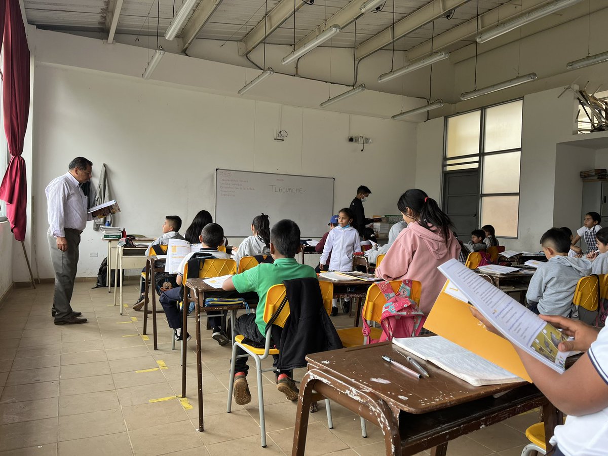 AnaMariacaiced's tweet photo. #PTAsaludaAlMinistroAGaviria #PTAterritorioDeCambioPazyVerdad @AGaviriau  @PTA_Colombia  @Mineducacion con todas sus líneas de acción el programa Todos a Aprender, llega a  Establecimientos Educativos rurales. #HastaQueLaDignidadSeHagaCostumbre #PTANeiva  💛💙❤️ https://t.co/6LEReEG9m4