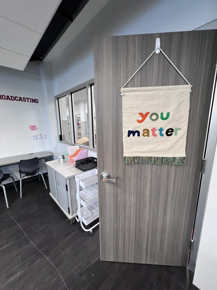 MsMacedoClass's tweet image. My favorite place in my classroom are all the nooks of encouragement! My middle school babies need words of affirmation too! 💓 #WatchUsSoar #SELmatters #cfbteachertwittertakeover #cfbbacktoschool @cfbisd