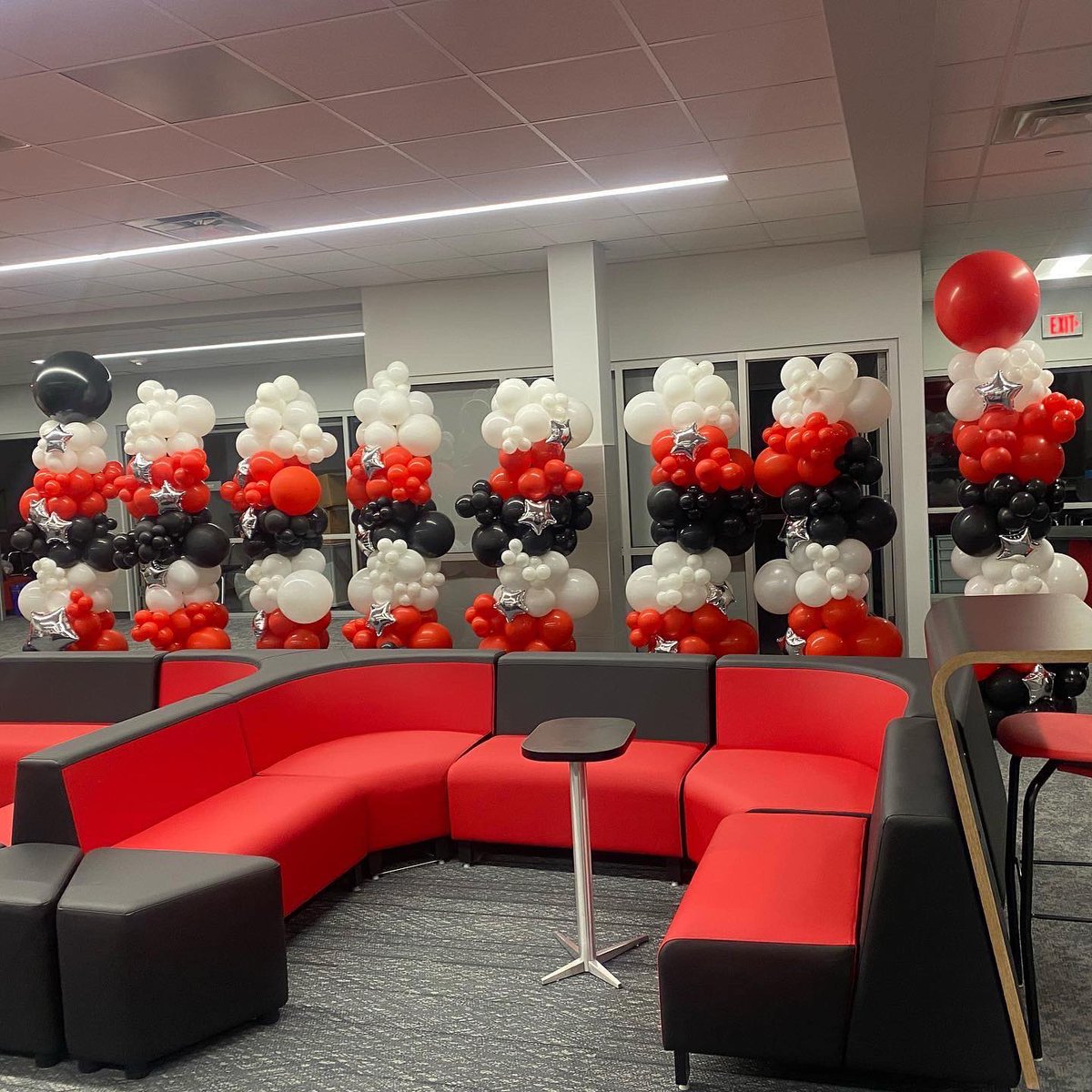 MsMacedoClass's tweet image. My favorite place in the school has to be all of the collaborative spaces with flexible seating. I’m so excited for our Eagles to have the opportunity to learn in such a beautiful building. They deserve it all! ❤️🦅#cfbteachertwittertakeover #cfbbacktoschool #WatchUsSoar @cfbisd