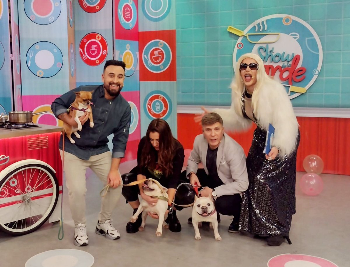 Y llegó Susana y los perritos de Luqui a festejar su cumple !!!!!! !@canal10uruguay <a href="/paobianco/">PaoLa Bianco ❤️</a> <a href="/AldoMartiinez/">Aldo Martínez</a> <a href="/LucasFuenteok/">Lucas Fuente</a>