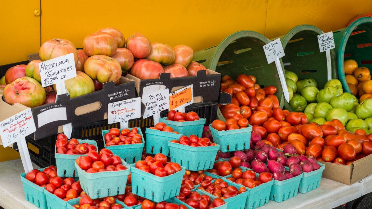 Since 2016, a multistate team has led efforts to support research and Extension on food systems in the South, enhancing the capacity of #LandGrantUniversities to make local food systems more vibrant, resilient, and just: bit.ly/MRF-localfoods #SouthernAgResearch 📸: @USDA_AMS