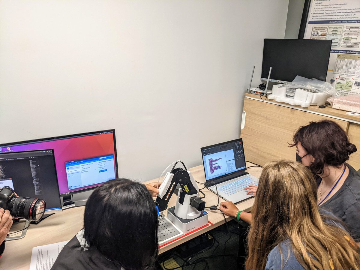 kswilkens's tweet photo. Now #BioMedTechGirls are getting hands-on with robotics by coding the @DobotArm and bringing their designs to life with #HummingbirdBit!
@UVALinkLab @birdbraintech @TeenTechGirls @UVAEdu
https://t.co/LsV4Xct3hJ https://t.co/mAFCBJH6gH