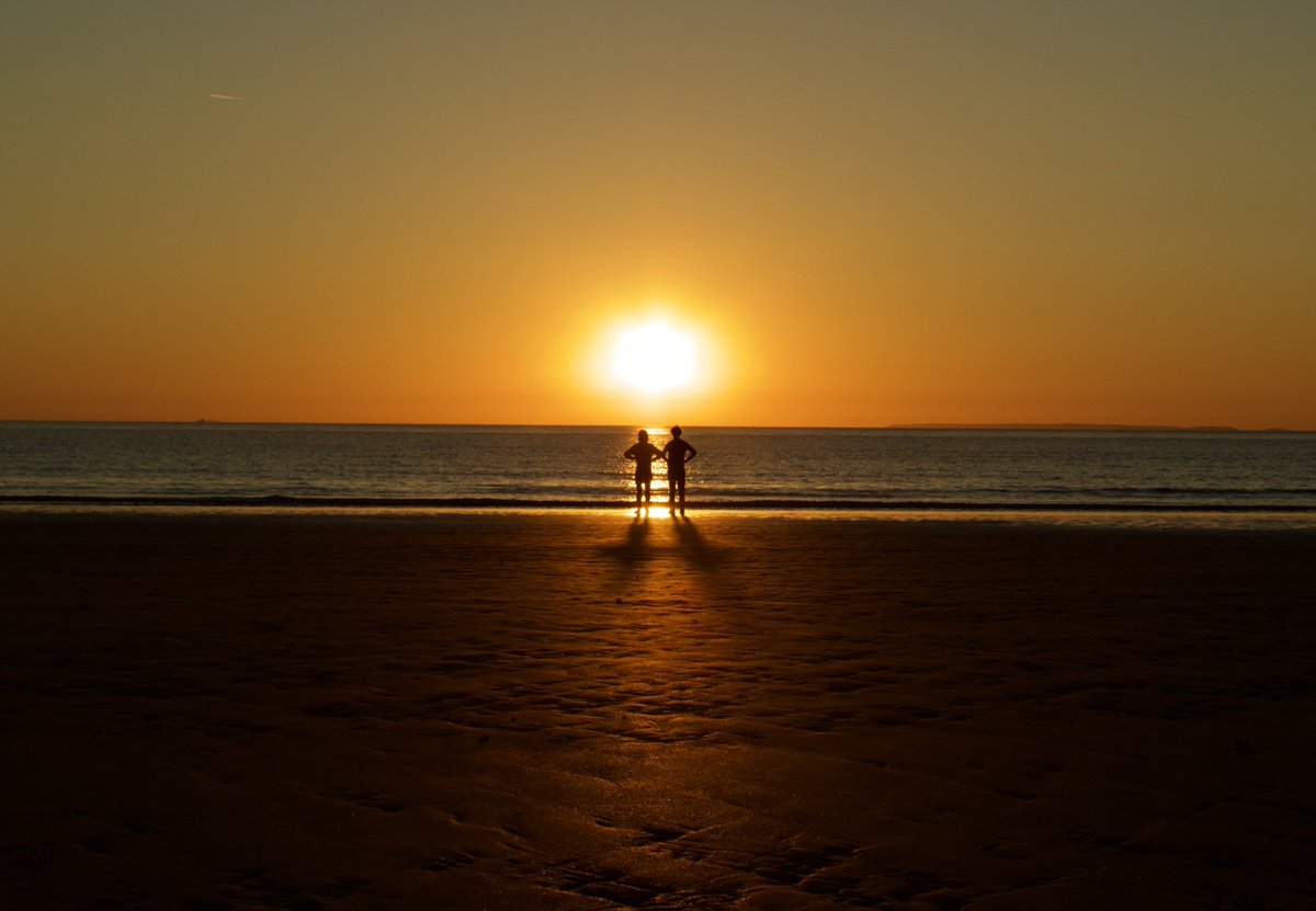 Germain50700's tweet photo. Hier soir à #siouvillebeach @CotentinUnique #manche #siouville #normandie #cotentinunique #cestbeaucheznous #coucherdesoleil https://t.co/09QdvoRPsr