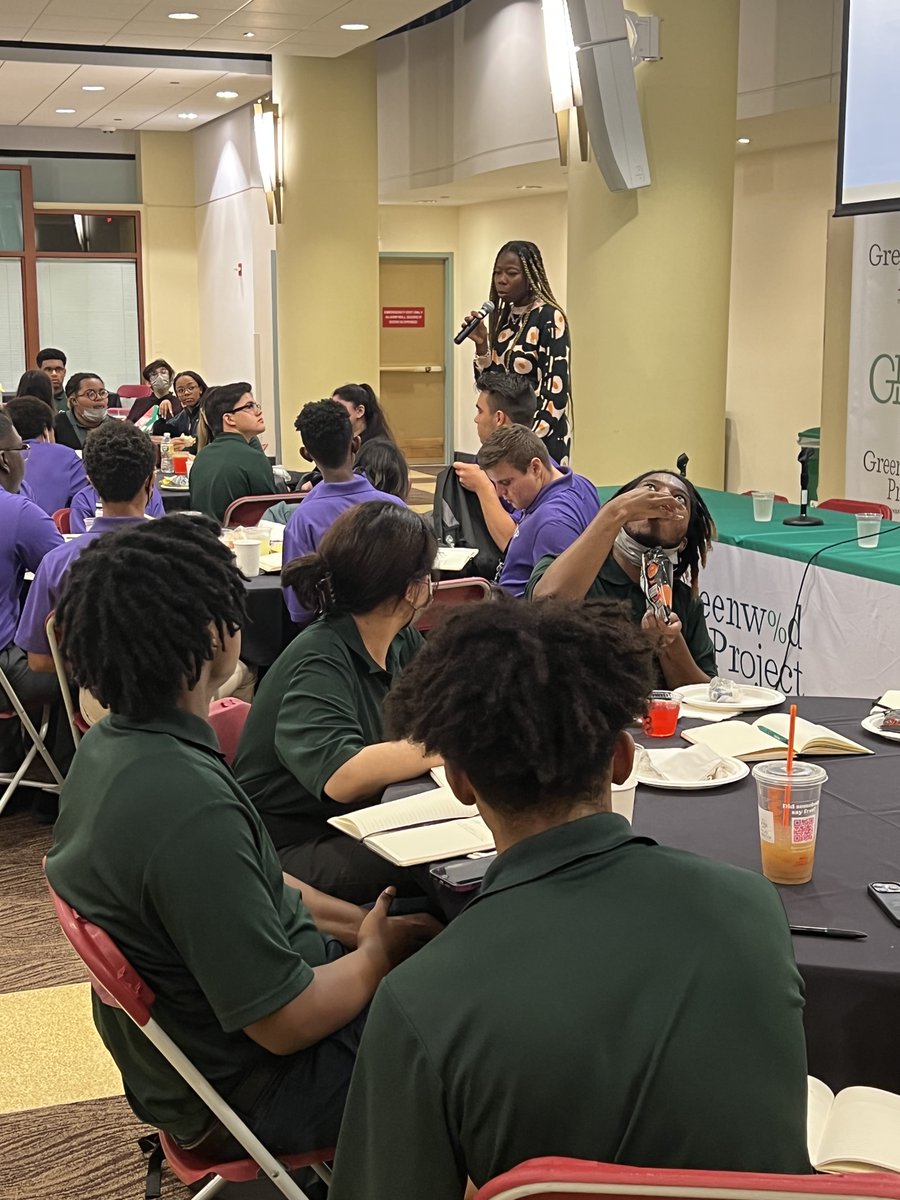 BrettHarrison's tweet photo. .@FTX_Official visited @greenwoodprochi today for another great conversation on how Chicago students can plan for and advance in careers in web3 and financial services. Thank you, Greenwood Project! 🤝 https://t.co/mFHb9g5NAL