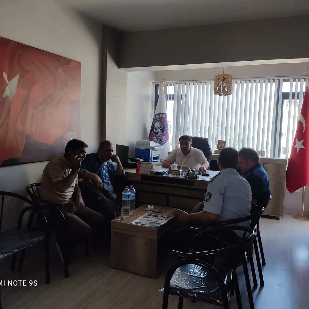 IleKuresel's tweet photo. KUMED GENEL merkezimizi ziyarete gelen Şanlıurfa Büyükşehir Belediye zabıta amirliği Derneğimize Nezaket ziyaretinde bulunup Derneğimizin amacı ve faaliyetleri ile ilgili istiharede bulunduk ilgi ve alakalar için teşekkür ederiz 
@haliliye_bld 
@mcanpolatnet 
@OrhanKilic01 https://t.co/t9bySWHCUO