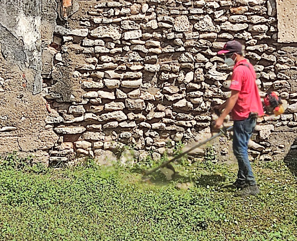 Bolipuertos__ve's tweet image. #TeInformamos 🧰 Personal de Servicios Generales del @P_PuertoCabello desarrollan Plan de Embellecimiento Portuario consolidando el desmalezado de 2 mil 123 metros de terreno y la demarcación de 600 metros de brocales #08Agosto