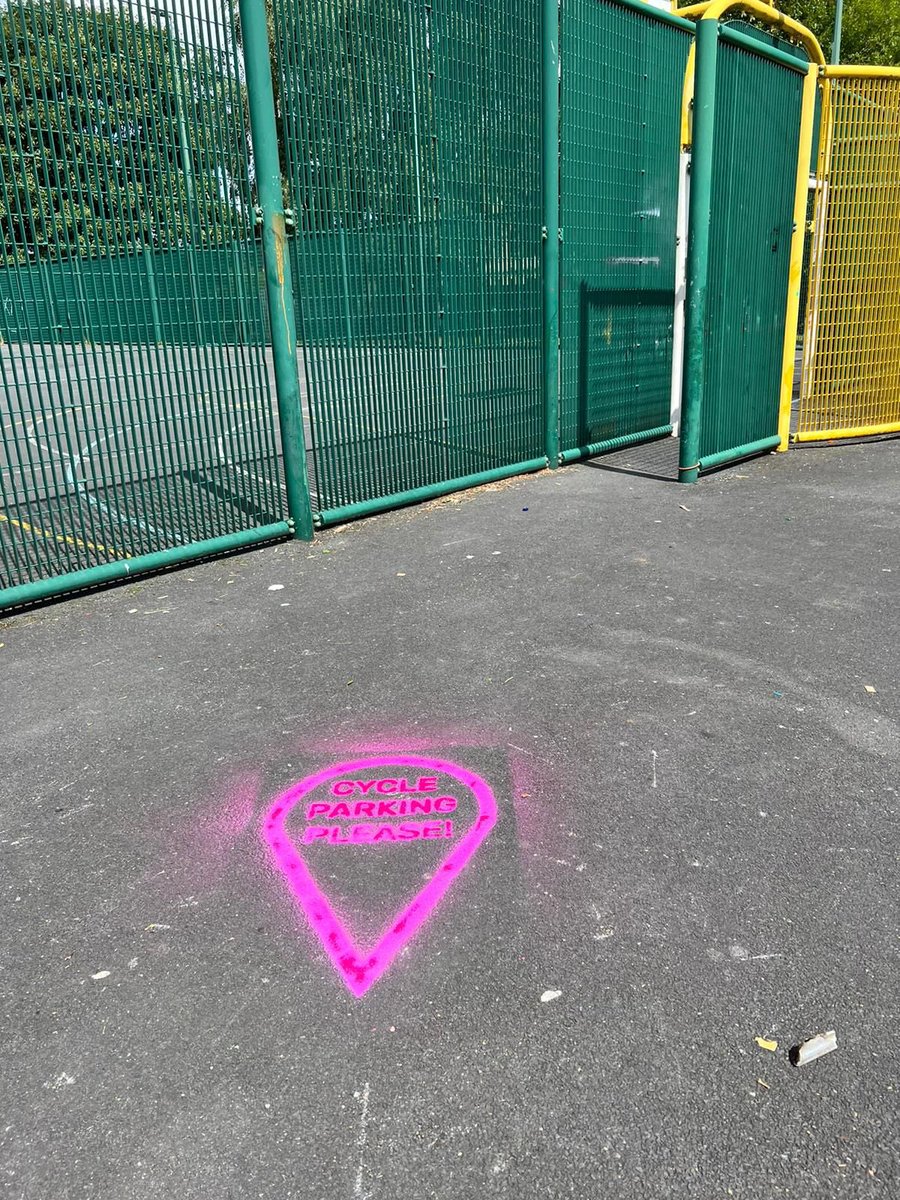 We’ve been crowdsourcing 📍 in #Frizinghall & #Owlet for 🚲 parking as part of our project with @BSTAlliance We’ve heard from community members that a 🔑 barrier to 🚲 for short journeys is lack of safe & visible parking, so we’ve made suggestions visible (in temp chalk)!