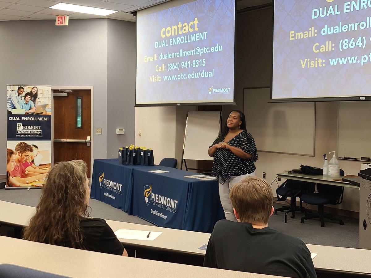 ptc_edgefield's tweet photo. Welcome Dual Enrollment to PTC Edgefield Campus!
Dual Enrollment staff hosted a DE Orientation for fall 2022 students. Dual Enrollment allows high school students to take college level courses while still in high school. https://t.co/36JsEaKAOt