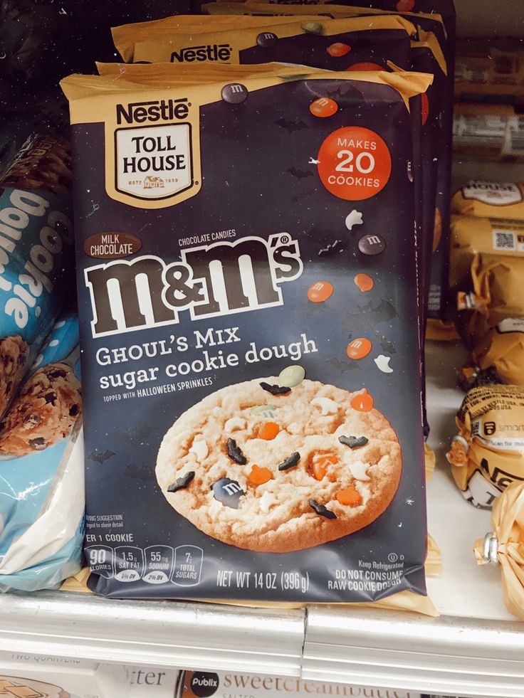aperfectpumpkin's tweet photo. brb baking cookies 🖤🎃 https://t.co/oWJsWLmhy5