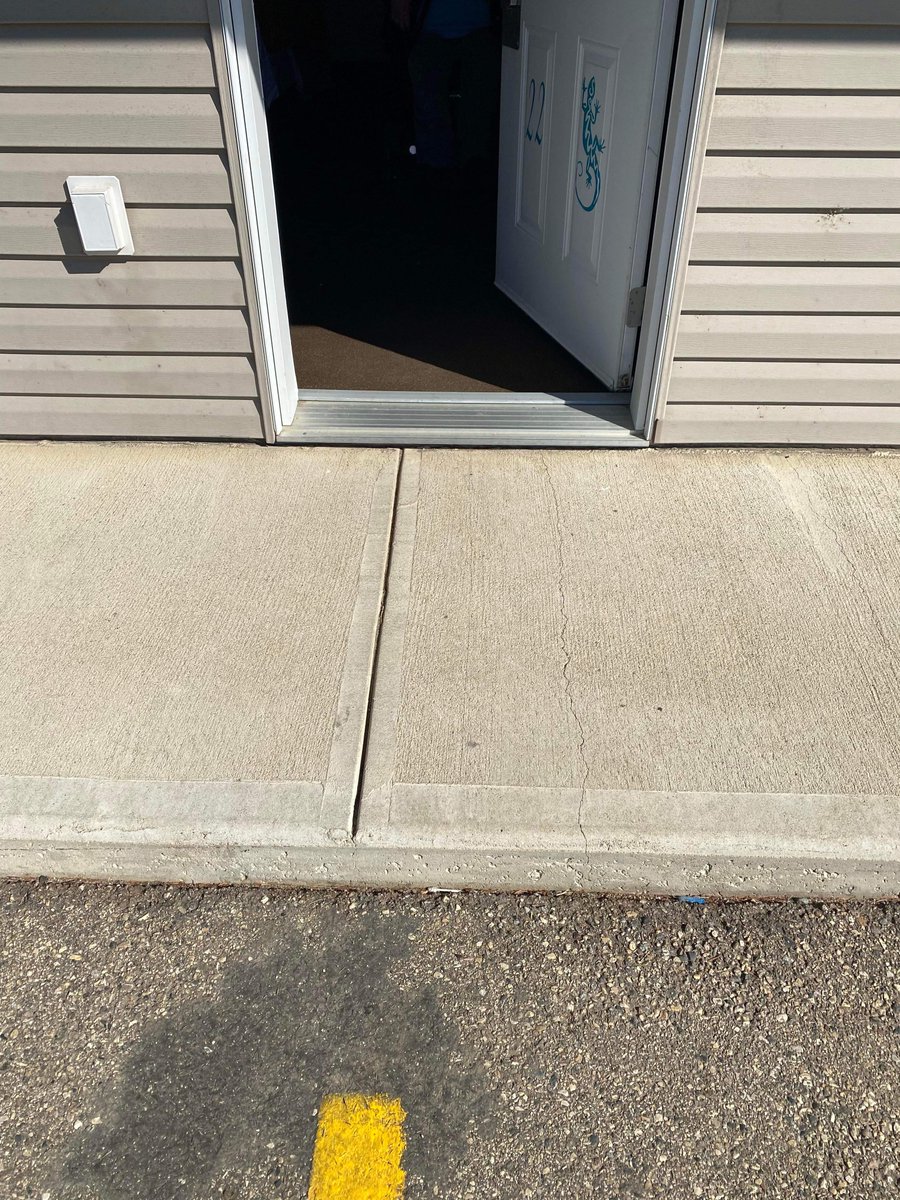 zacharyweeks's tweet image. Being able to sleep, use the washroom and maintain one's safety and dignity are #HumanRights everyone deserves. But, unfortunately, I can say that I was robbed of all of these by your #MooseJaw @WyndhamHotels hotel this past weekend. #DisabilityTwitter #Wyndham #Accessibility