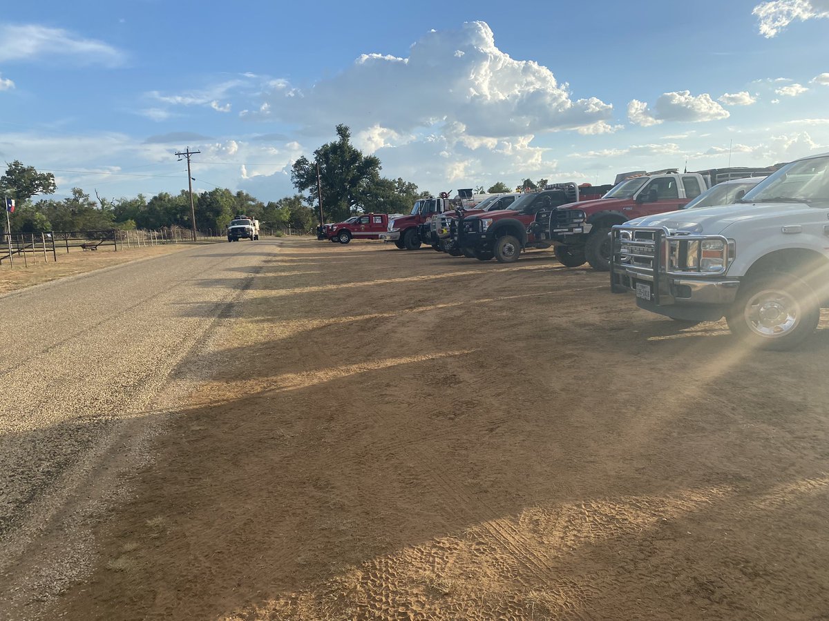 ConroeFire's tweet photo. Conroe Firefighters assigned to Strike Team 174 have were reassigned yesterday to the Big Sky fire just North of Fredericksburg. #Bigskyfire #ConroeTx #Texasfire #Texaswildfire #Fredericksburg https://t.co/OtoIOHIs7L