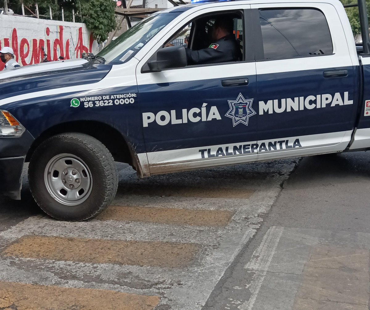 Hoy fui agredido por elementos de @CgspOficial y <a href="/Transito_Vtlane/">Tránsito y Vialidad</a> de <a href="/Gob_Tlalne/">Gobierno de Tlalnepantla</a> por pedir que se liberará el paso peatonal de un centro de vacunación, De forma arbitraria y violenta, durante el trayecto bordo de una patrulla, aplicandome una llave "china" durante el viaje
