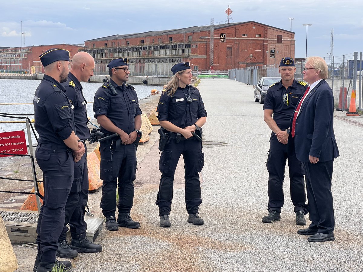I dag tog Chefen Militärregion syd och jag tillsammans med Stationschef Ks Malmö emot Sveriges, Danmarks och Norges Försvarsminister ombord på KBV001. Ett bra besök och tack till all personal och CMP för arbetet på plats <a href="/Kustbevakningen/">Kustbevakningen</a> <a href="/militarregionen/">Södra Militärregionen</a> <a href="/ForsvarsdepSv/">Försvarsdepartementet</a> <a href="/cmportab/">Copenhagen Malmö Port</a>