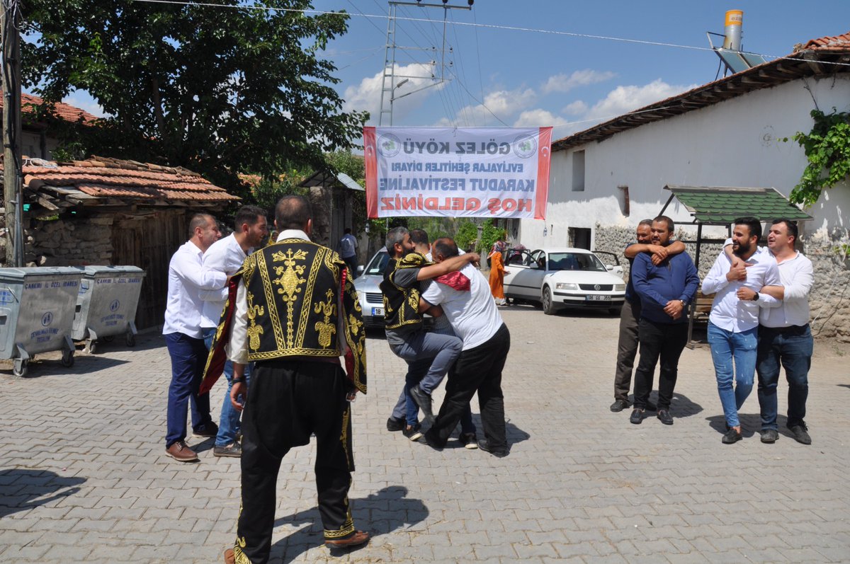 ercanirmak18's tweet photo. Şehitler ve Evliyalar Diyarı Eldivan ilçemizin Gölez Köyünde Düzenlenen 9.Karadut Festivalinde hemşehrilerimizin coşkusuna ortak olduk.

Samimiyet,tevazu, içtenlikleri ve misafirperverlikleri  çok teşekkür ederiz.Birlik, beraberliğimiz daim ve kaim olsun inşallah  #YüzYüze100Gün https://t.co/i3jtFfKZd8