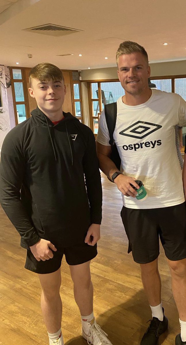babyjaynie's tweet image. Well it’s always a pleasure to come across a @WelshRugbyUnion players they always got time for their fans @Gareth_Anscombe thank you. @UniqueFitness99 #rugbyunion