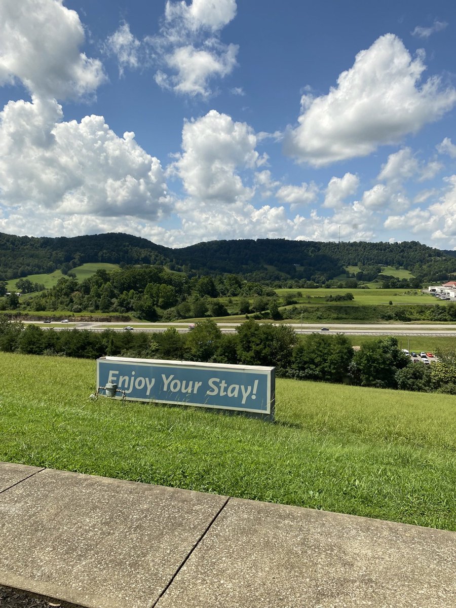 We’re in Flatwoods over the next few days to kick off Cohort 4 of the @WVFEC! 60+ educators and EdV staff are collaborating to enhance #familyengagement in the 22-23 academic year. Special thank you to @WVEducation joining us this week to support educators across the state!